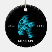 Moderne blauwe Basketball Ghost Player Name & Year Keramisch Ornament (Achterkant)