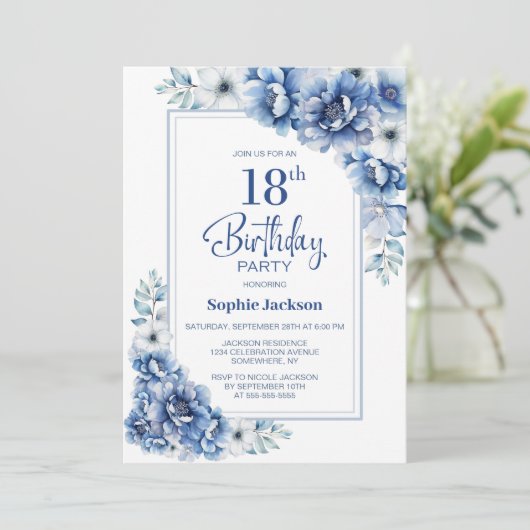 Moderne Blauwe Bloemen 18e Verjaardagsfeest Kaart (Staand voorkant)
