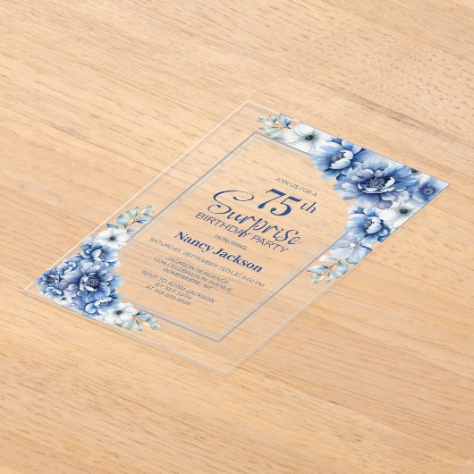 Moderne Blauwe Bloemen Verrassing 75e Verjaardagsf Acryl Uitnodigingen (Laagn)