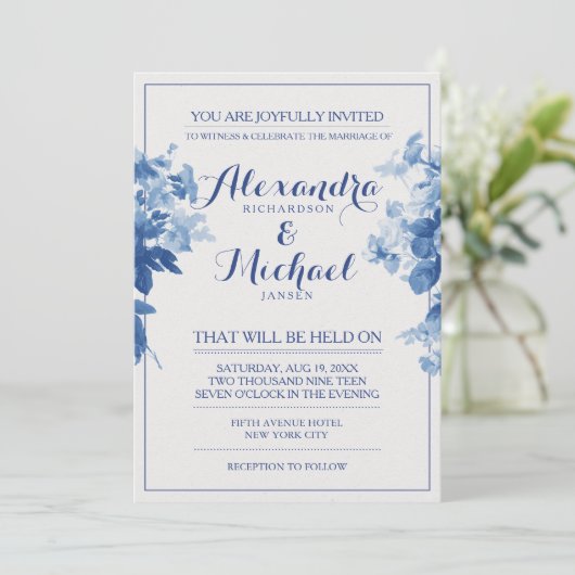 Moderne Blauwe Bloemen Waterverf Bruiloft Kaart (Staand voorkant)