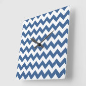 Moderne Blauwe Chevron Strepen Vierkante Klok (Hoek)