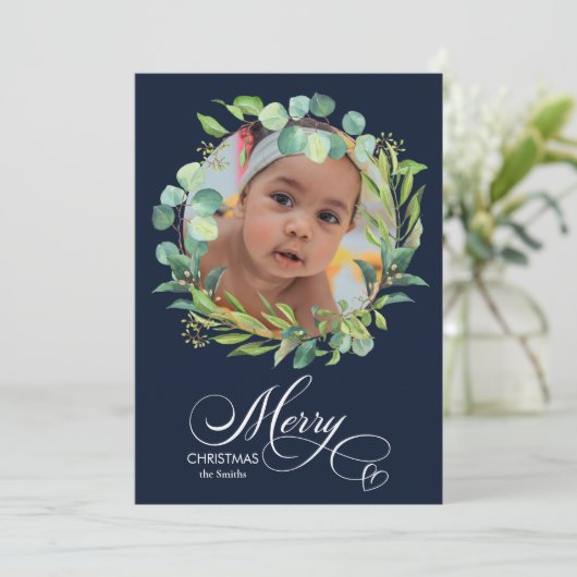 Moderne blauwe elegant Script Eucalyptus Foliage Feestdagenkaart (Staand voorkant)