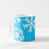 Moderne blauwe en witte kerstwitte sneeuwvlokken koffiemok (Voorkant links)