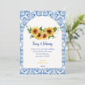 Moderne Blauwe en Witte Tegels Zonnebloem Bruiloft Kaart (Staand voorkant)