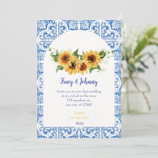 Moderne Blauwe en Witte Tegels Zonnebloem Bruiloft Kaart (Staand voorkant)