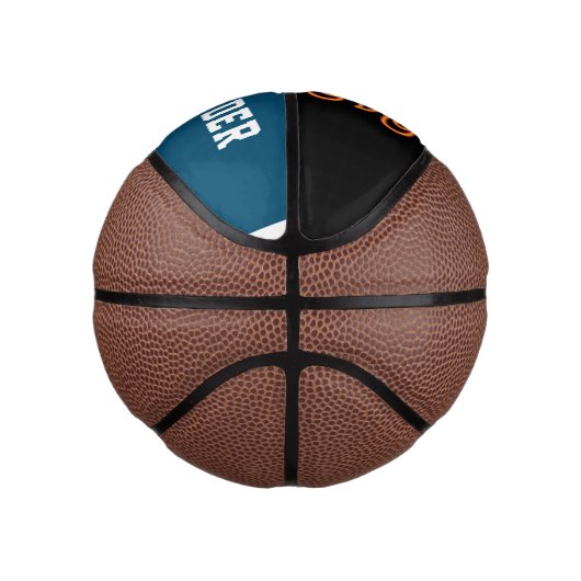 Moderne, blauwe en zwarte, speciaal uitgeruste jon basketbal (Rechts)