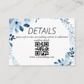 Moderne Blauwe Franse Bloemen Huwelijk QR Code Informatiekaartje (Voorkant)