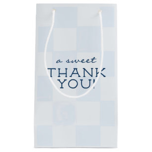 Moderne blauwe geruite baby shower klein cadeauzakje