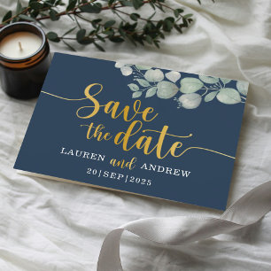 Moderne Blauwe & Gouden Eucalyptus Save the Date Briefkaart