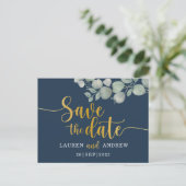 Moderne Blauwe & Gouden Eucalyptus Save the Date Briefkaart (Staand voorkant)