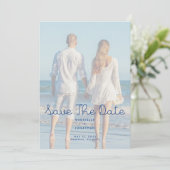 Moderne blauwe handgeschreven trouwfoto save the date (Staand voorkant)
