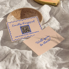 Moderne Blauwe Heldere QR Code Retro Leuke Bruilof RSVP Kaartje