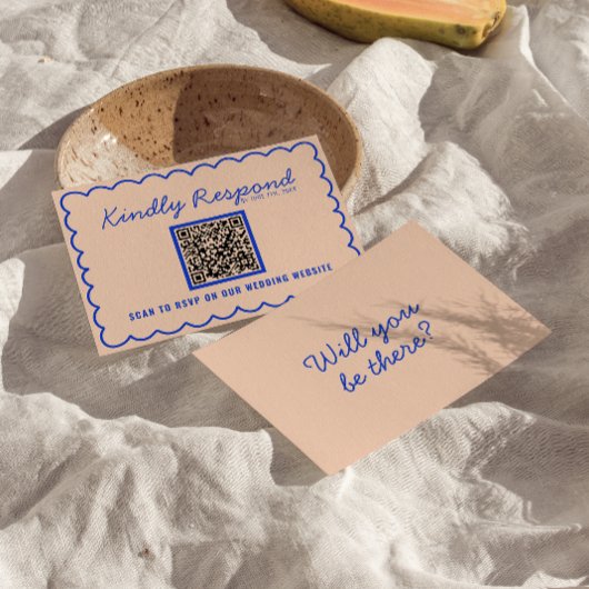 Moderne Blauwe Heldere QR Code Retro Leuke Bruilof RSVP Kaartje