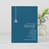 Moderne Blauwe Keltische Triquetra Baby Zeilceremo Kaart (Staand voorkant)