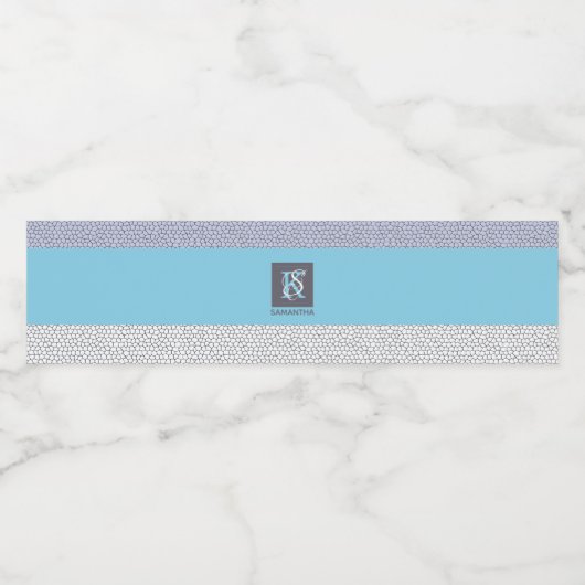 Moderne blauwe kleur witte mozaïekmonogrammen waterfles etiket (Enkel label)