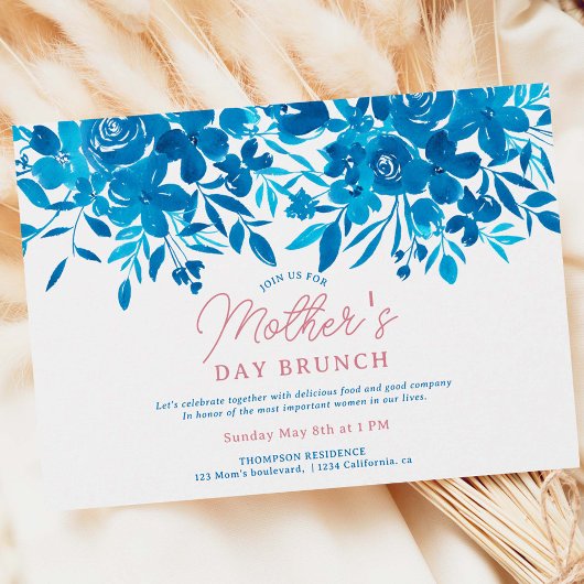 Moderne blauwe moederdag brunch met bloemen script kaart