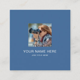 Moderne blauwe oproepkaart met witte typografie contactkaartje