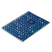 Moderne blauwe regendruppels op maat gemaakt monog notitieboek (Linkerzijde)