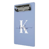 Moderne Blauwe Script Monogram Mini Klembord (Angled2)