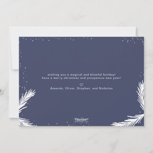 Moderne Blauwe Sneeuwrijke Pijnboomnaald Typografi Feestdagenkaart (Achterkant)