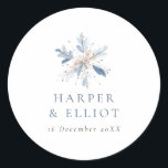 Moderne Blauwe Sneeuwvlok Winter Wedding Ronde Sticker<br><div class="desc">Moderne Blue Snowflake Winter Wedding Stickers. Personaliseer met uw namen en trouwdatum. Gebruik op gunsten of envelopafdichtingen.</div>