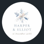 Moderne Blauwe Sneeuwvlok Winter Wedding Ronde Sticker<br><div class="desc">Moderne Blue Snowflake Winter Wedding Stickers. Personaliseer met uw namen en trouwdatum. Gebruik op gunsten of envelopafdichtingen.</div>