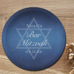 Moderne Blauwe Ster van David Formele Bar Mitzvah  Papieren Bordje<br><div class="desc">Mooie diepe tinten donkerblauw creëer een textuur als water op dit formele Bar Mitzvah feestpapier bord. Elegant wit minimalistisch script op decor met de naam van uw zoon op de subtiele Star of David om de volwassenheid van uw Joodse zoon te vieren.</div>