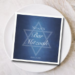 Moderne Blauwe Ster van David Formele Bar Mitzvah  Servet<br><div class="desc">Mooie diepe tinten donkerblauw creëer een textuur als water op deze formele Bar Mitzvah feestservet. Elegant wit minimalistisch script op feestdecor met de naam van uw zoon op de subtiele davidster om de volwassenheid van uw joodse zoon te vieren.</div>