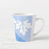 Moderne blauwe waterverf en witte paardenbladeren latte mok (Rechts)