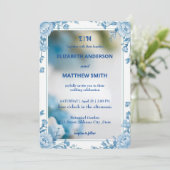 Moderne Blauwe & Witte Overlay Bloemen bruiloft Kaart (Staand voorkant)