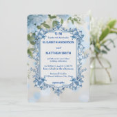 Moderne Blauwe & Witte Overlay Bloemen bruiloft Kaart (Staand voorkant)