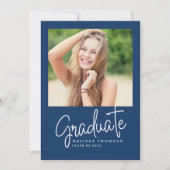 Moderne Blauwe Witte Script Foto Afstudeerfeest Kaart (Voorkant)