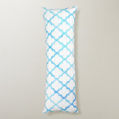 Moderne blauwe witte waterverf quatrefoliepatroon lichaamskussen (Achterkant (Verticaal))