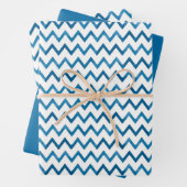 Moderne Blauwe Zigzag Gestreepte Kerstcadeau Inpakpapier Vel (In situ)