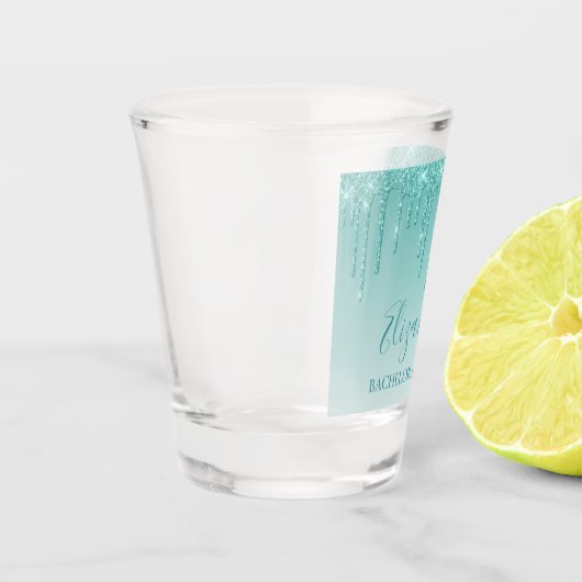 Moderne Blauwgroen Glitter Bachelorette Party Shot Glas (Links)