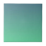 Moderne Blauwgroen Mint Green Ombre Tegeltje<br><div class="desc">Deze keramische tegel is voorzien van een eenvoudig trendy groen formaat van blauwgroen tot groene mijnschaduw.</div>