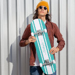 Moderne Blauwgroen, witte paardenraces met kool Persoonlijk Skateboard<br><div class="desc">Creëer uw eigen aangepaste, gepersonaliseerde, moderne, coole, stijlvolle, turkooise blauwgroen en witte strepen, klare elegante typografische script, best-quality hard-rock maple competited skateboard dek. Om aan te passen, typ eenvoudig in jouw naam/monogram/initialen. Terwijl u toevoegt/ontwerpt, zult u een voorproef van uw verwezenlijking, door kunnen zien. Een cool skateboardpakket, maakt een geweldig...</div>