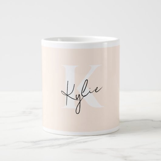 Moderne Bleke perzik gepersonaliseerde monogram na Grote Koffiekop (Voorkant)