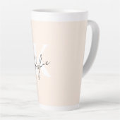 Moderne Bleke perzik gepersonaliseerde monogram na Latte Mok (Rechterhoek)