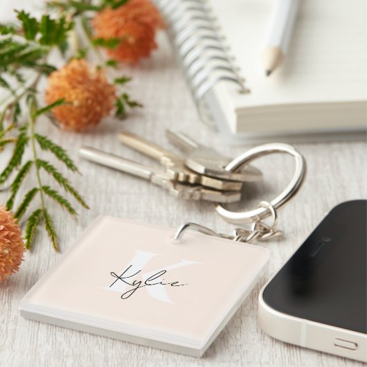 Moderne Bleke perzik gepersonaliseerde monogram na Sleutelhanger (Voorkant Rechts)