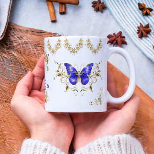 Moderne bloemen blauw & gouden vlinders monogram tweekleurige koffiemok
