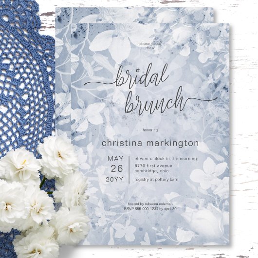 Moderne Bloemen Blauw & Wit Bruids Brunch Kaart