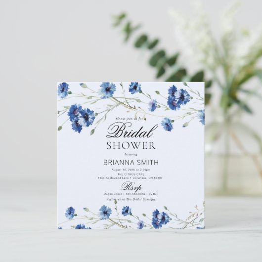 Moderne Bloemen Bruidsdouche Uitnodiging (Staand voorkant)