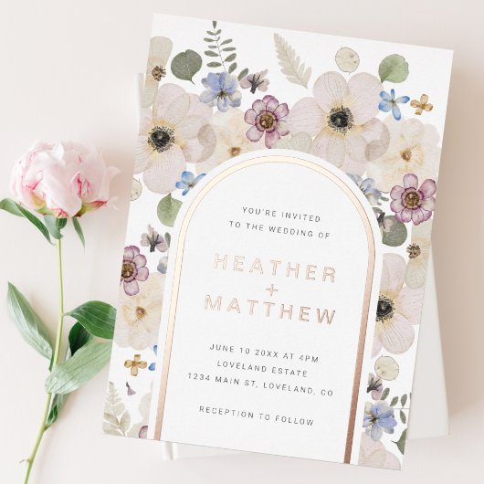 Moderne bloemen bruiloftsfolie uitnodiging