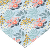 Moderne bloemen op blauw tafelkleed (Gekanteld)