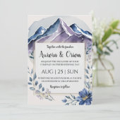 Moderne Bloemen waterverf Mountain Wedding Kaart (Staand voorkant)
