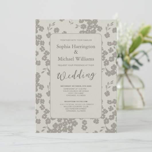 Moderne Bloemen Zacht Grijs Huwelijksuitnodiging Q Kaart (Staand voorkant)