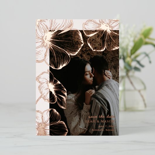 Moderne Bloemenfoto Elegante Bruiloft Save the Dat Folie Uitnodiging (Staand Voorkant)