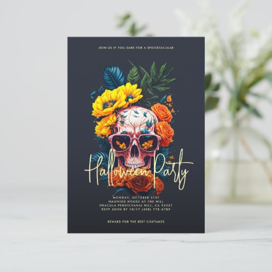 Moderne Bloemenschedel Halloween Party Kaart (Staand voorkant)