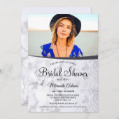 Moderne bloemige witte marmeren foto bruidsdouche kaart (Voorkant / Achterkant)